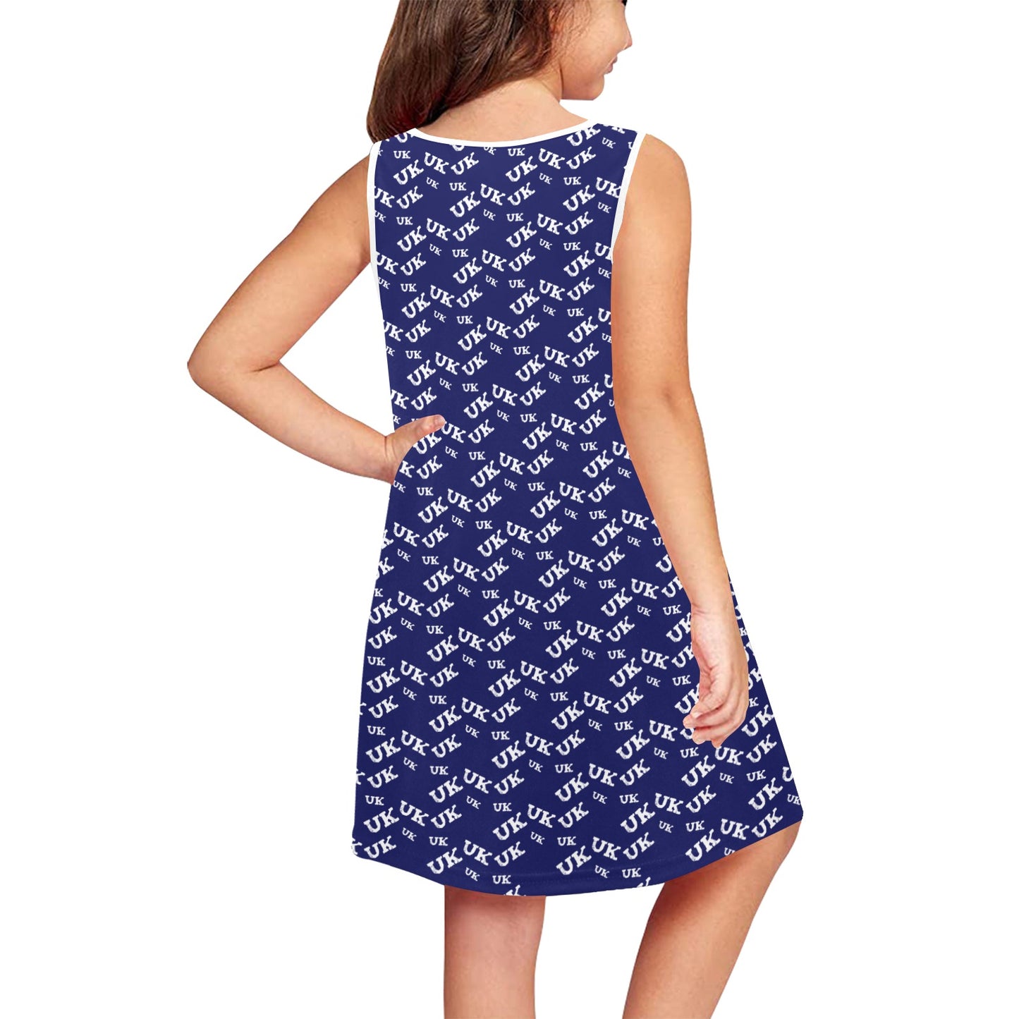 Round Neckline and Sleeveless Design of Girls Dress – Classic round neckline and sleeveless design of a comfortable Union Jack dress for girls.