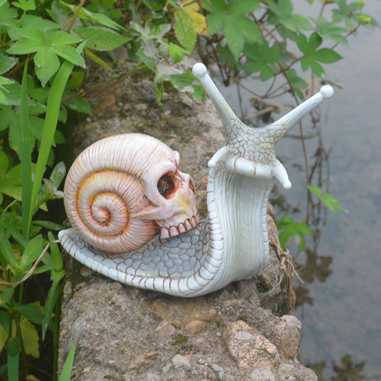 White Snail Sculpture / Skull Sculpture / Snail Garden Statues / Gothic Decoration
